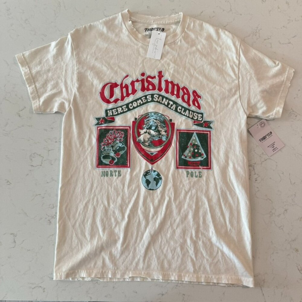 Livylu “HERE COMES SANTA CLAUS” T-shirt Distressed Women SMALL‎ Cotton Boho NWT